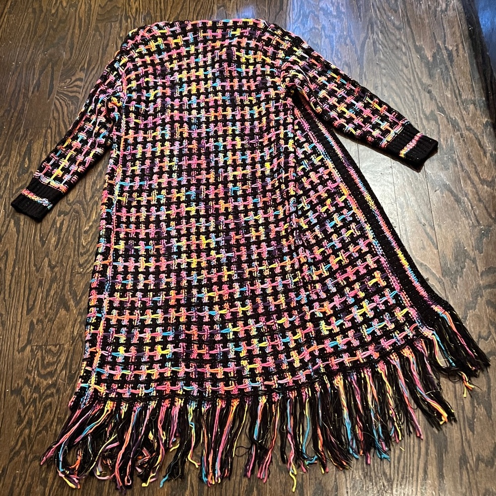 NWOT- XL FRINGED MAXI CARDI OPEN KNIT TRENCH in BLACK PINK BLUE & GOLD METALLIC - Picture 4 of 13